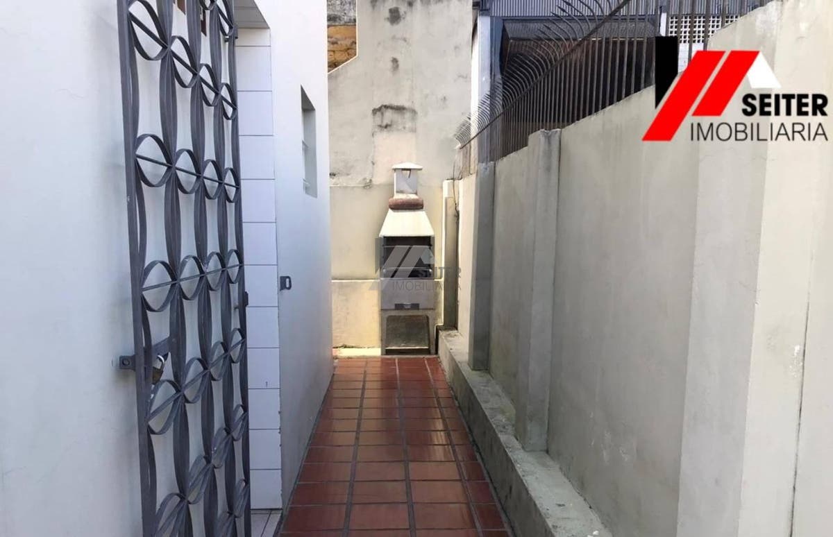 Casa a venda de 4 dormitórios no Centro de Florianópolis