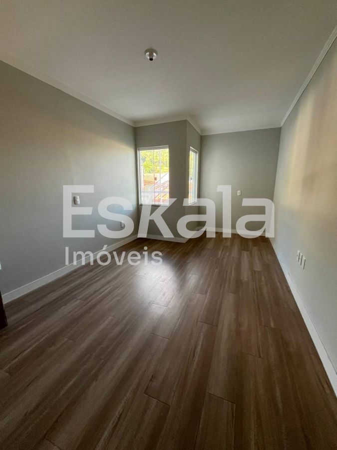 Sobrado Semi Mobiliado Com 01 Suíte + 02 Quartos Czerniewicz