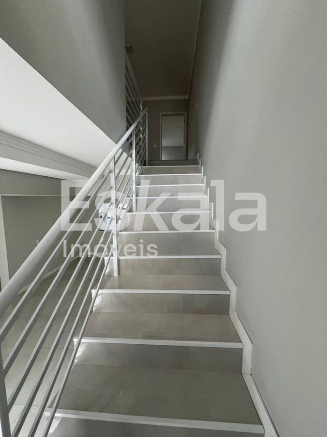 Sobrado Semi Mobiliado Com 01 Suíte + 02 Quartos Czerniewicz
