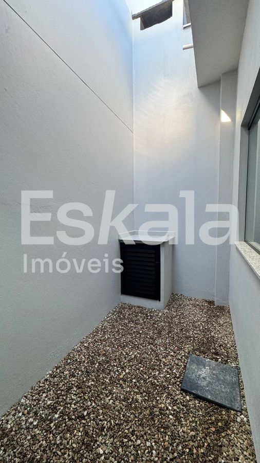 Casa geminada com 02 dormitórios nereu ramos - jaraguá do sul