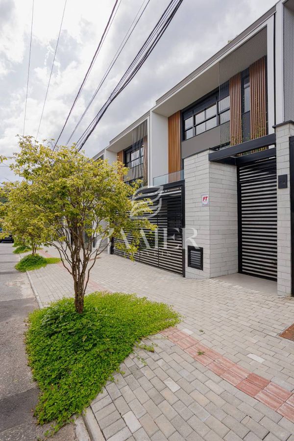 Sobrado com 3 quartos, América - Joinville