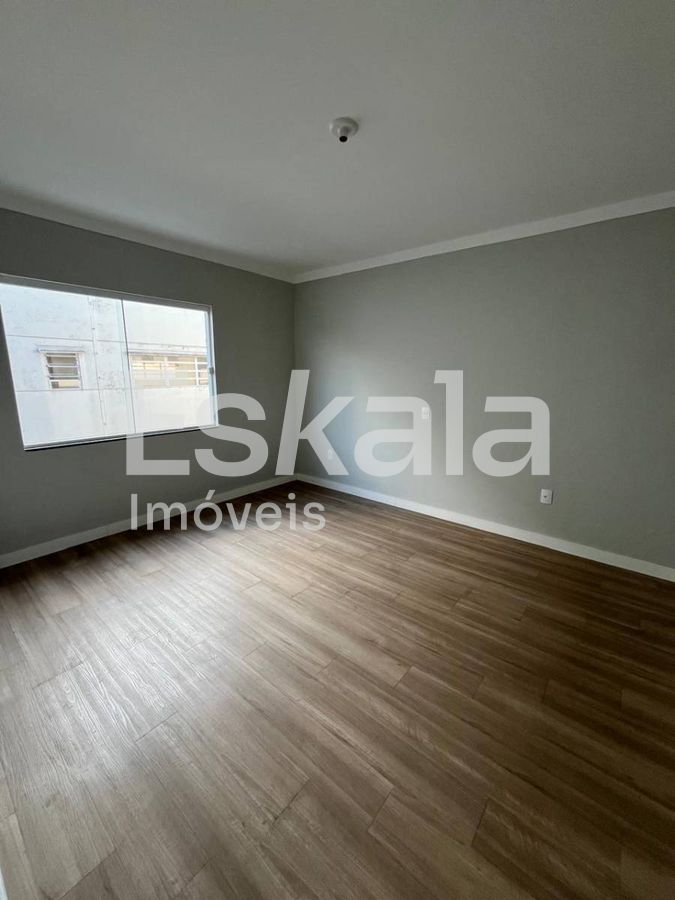 Sobrado Semi Mobiliado Com 01 Suíte + 02 Quartos Czerniewicz