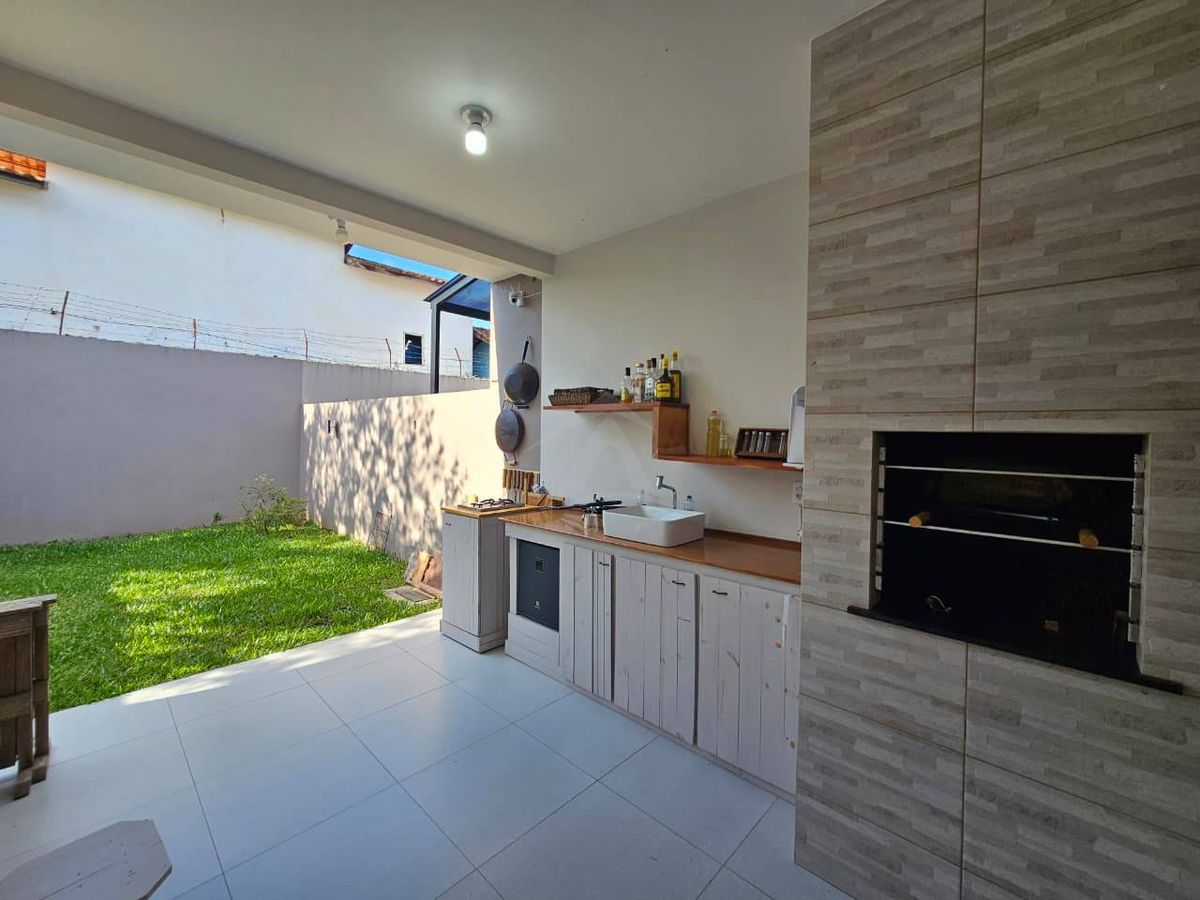 Casa, 3 quartos sendo 1 suíte, barra do sai