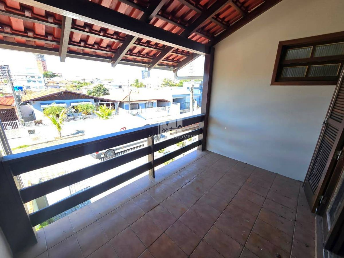 Casa no Centro de Barra Velha próximo a praia