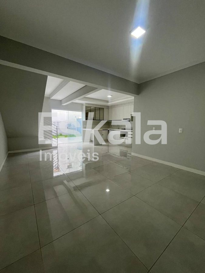 Sobrado Semi Mobiliado Com 01 Suíte + 02 Quartos Czerniewicz