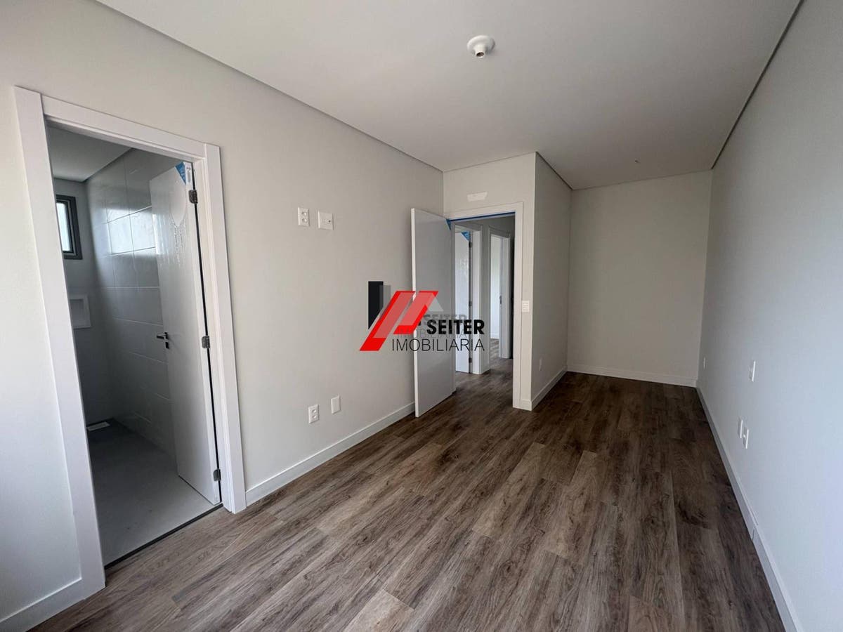 Apartamento novo de 3 dormitorios a venda proximo da UFSC no bairro Carvoeira