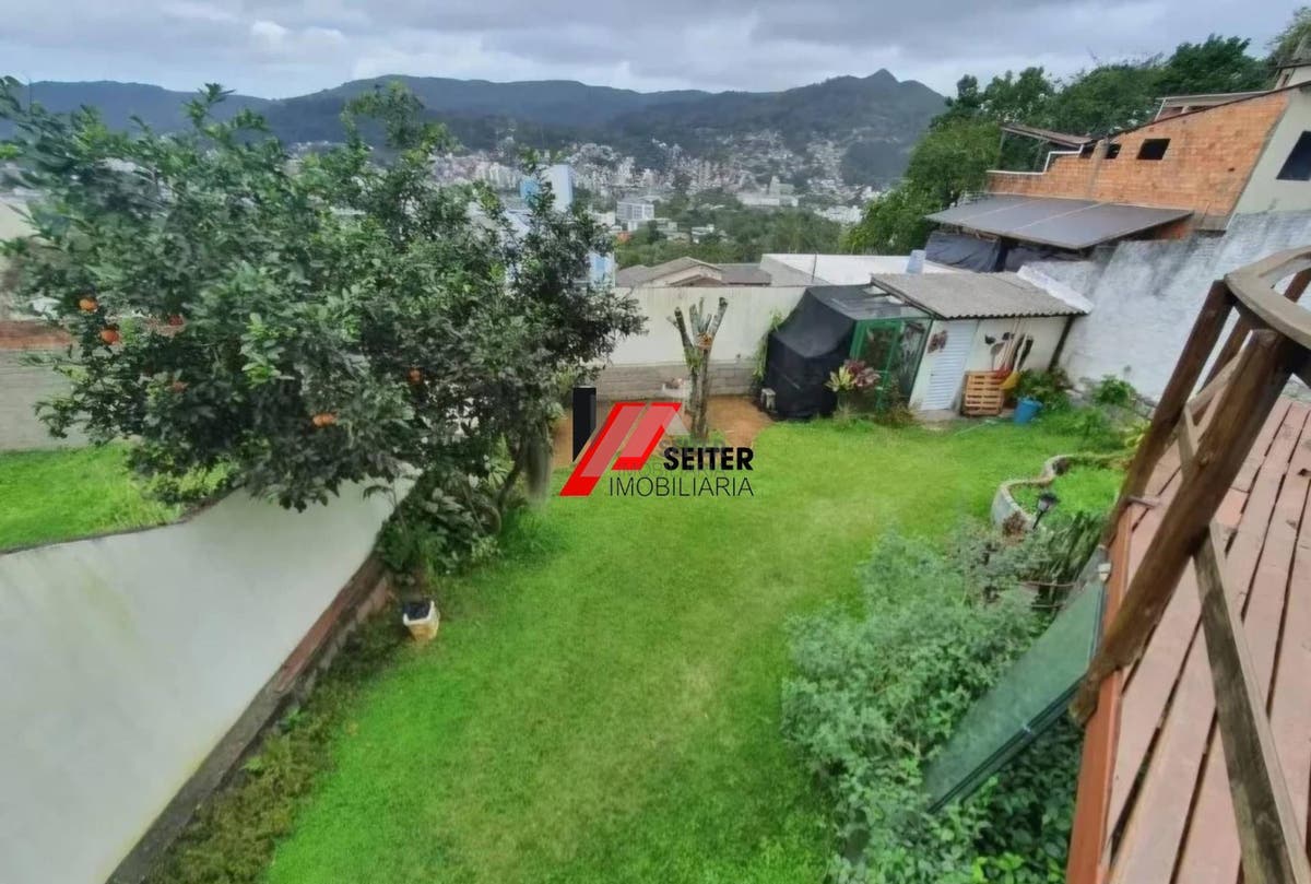 Casa à venda 350m² 6 dormitórios 2 suítes 3 vagas de garagem