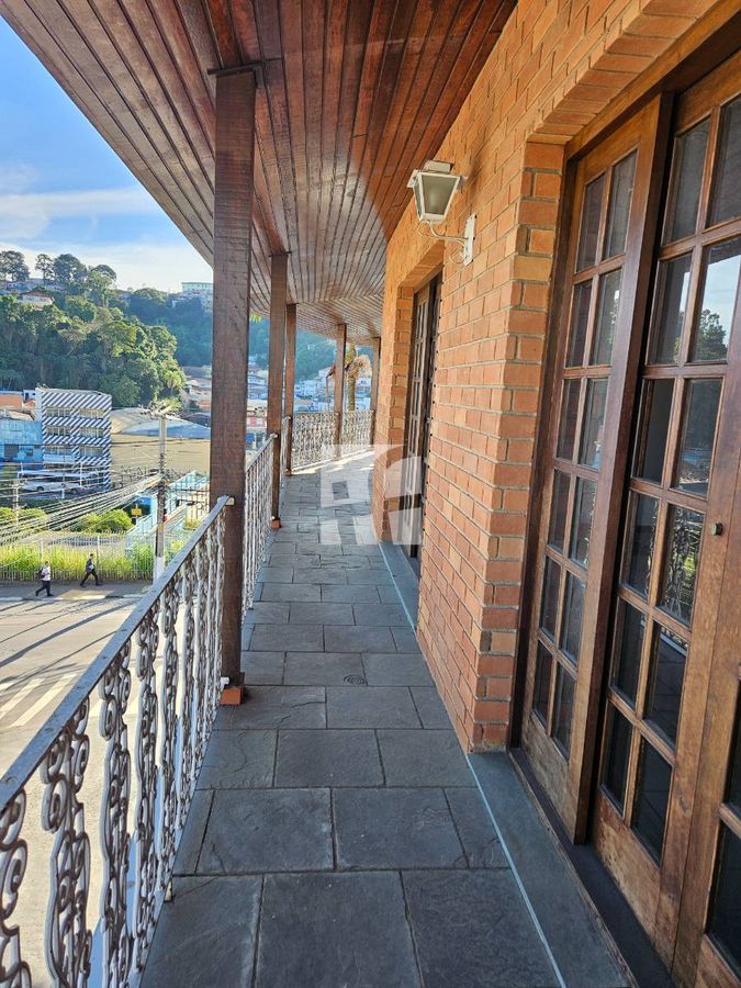 Residencial e Comercial com 3 quartos