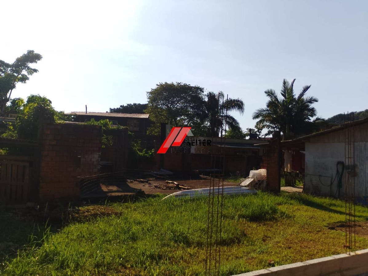 Terreno à venda na praia Morro das Pedras em Florianópolis