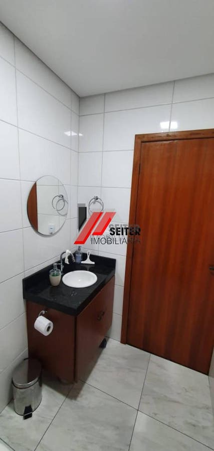 Sobrado 4 dormitorios possui suite com closet e edicula para venda