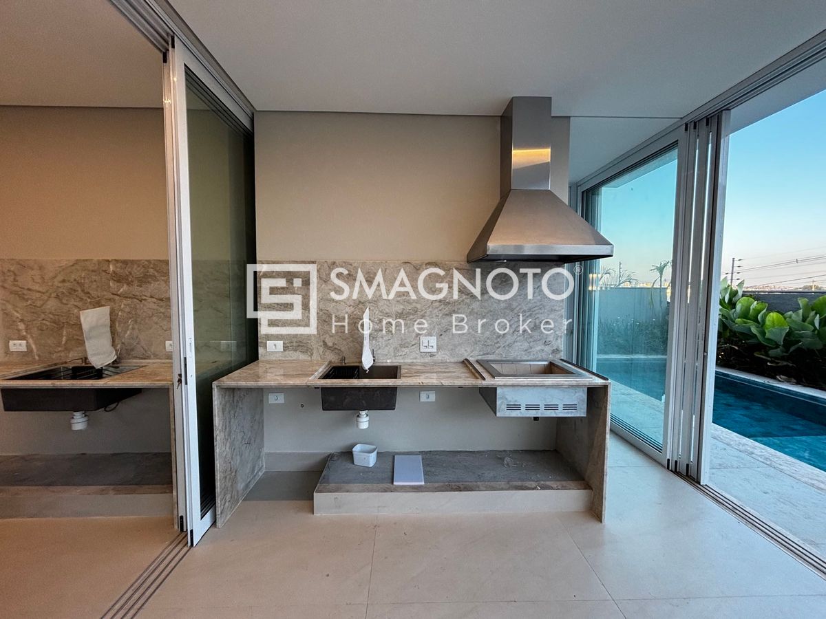 Casa Térrea de Alto Padrão à Venda no Damha I em Piracicaba com 3 Suítes e piscina .