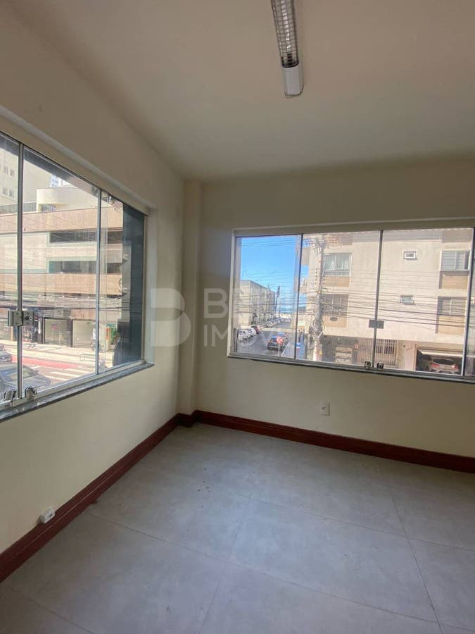 Sala Comercial de 112m² no bairro Centro, em Balneário Camboriú | Eu Corretor