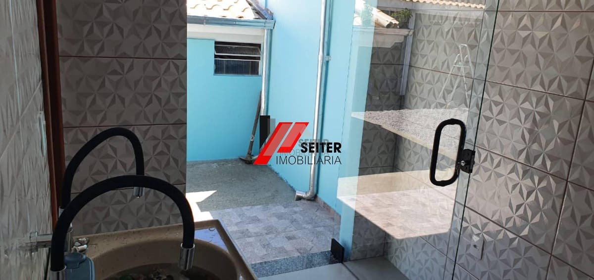 Sobrado 4 dormitorios possui suite com closet e edicula para venda