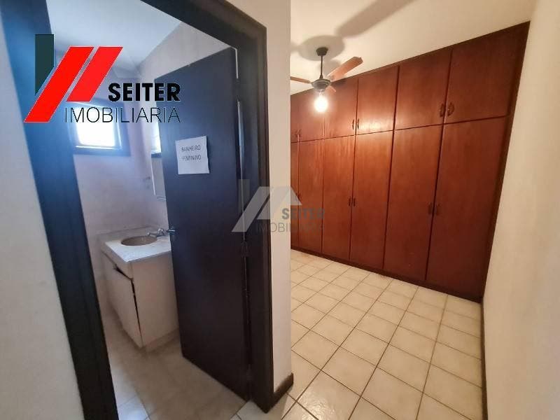 Casa para locação com 5 dormitórios bairro Coqueiros florianópolis