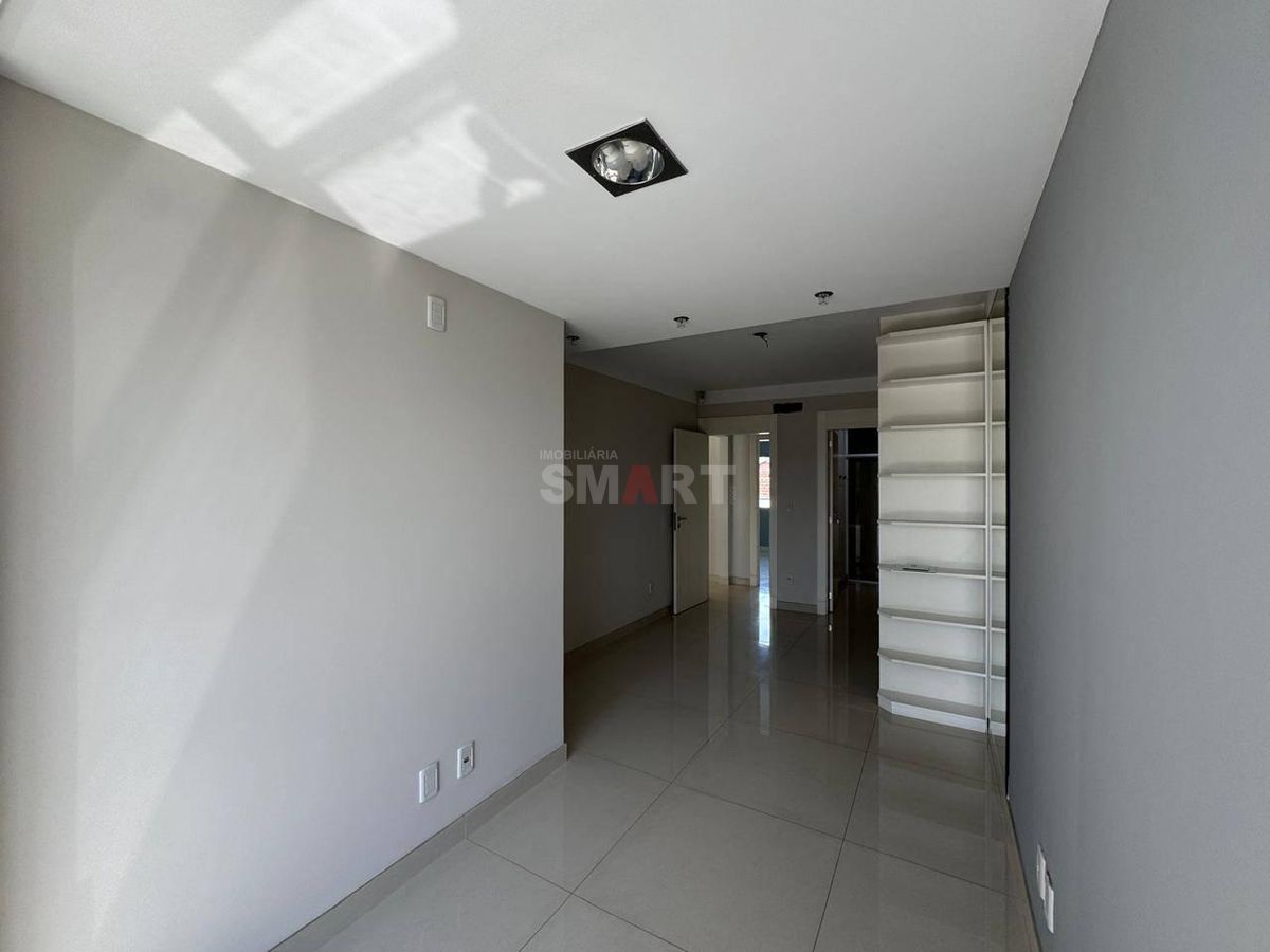 Casa no Centro de Jaraguá do Sul à Venda com Quatro Suítes sendo Uma Master