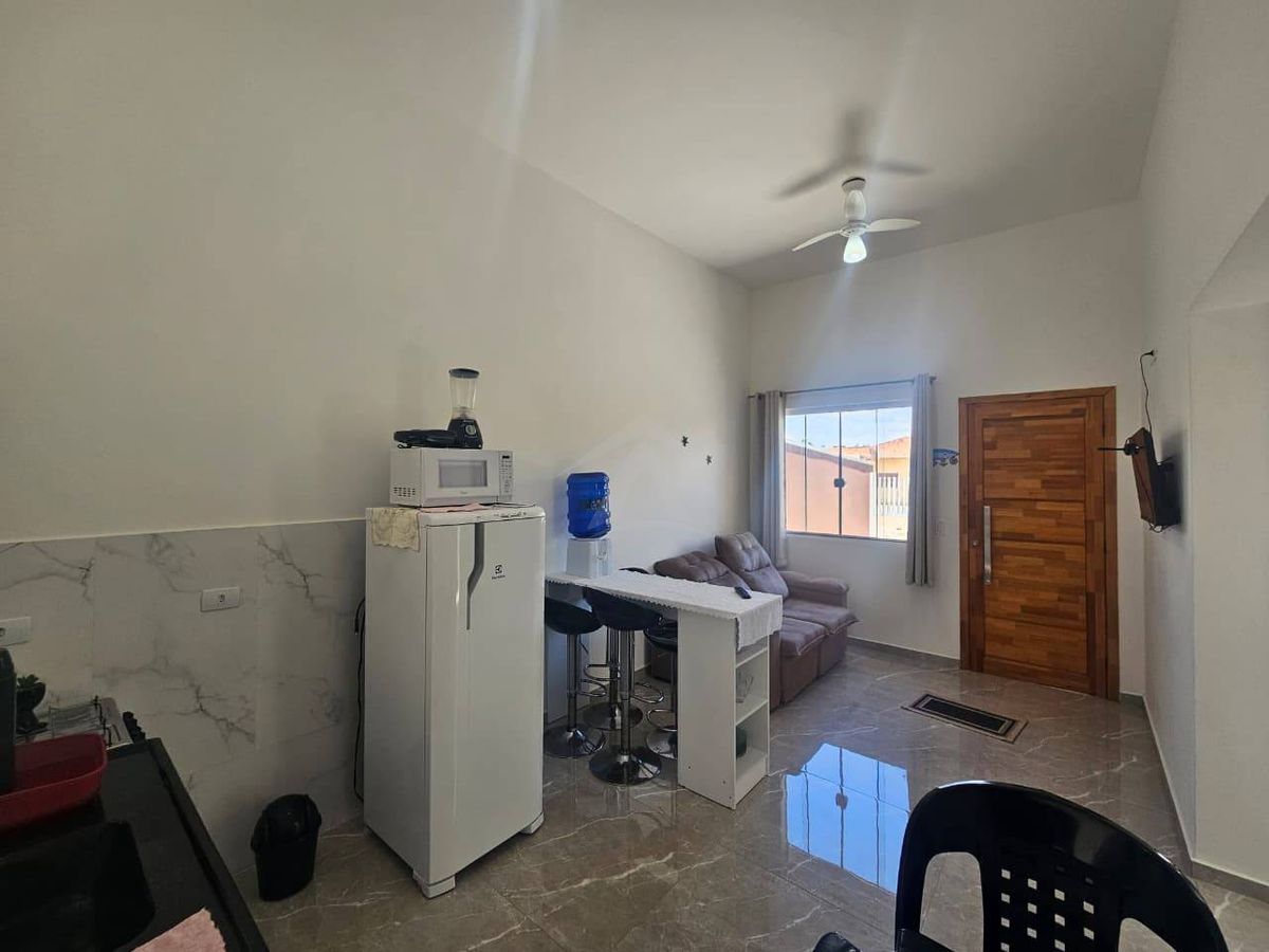 Casa a 500 metros da praia, 2 quartos, bal cambiju