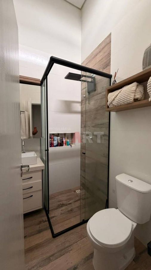 Geminado com 3 quartos mobiliado