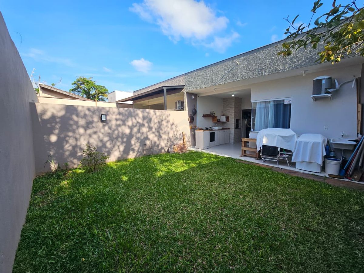 Casa, 3 quartos sendo 1 suíte, barra do sai