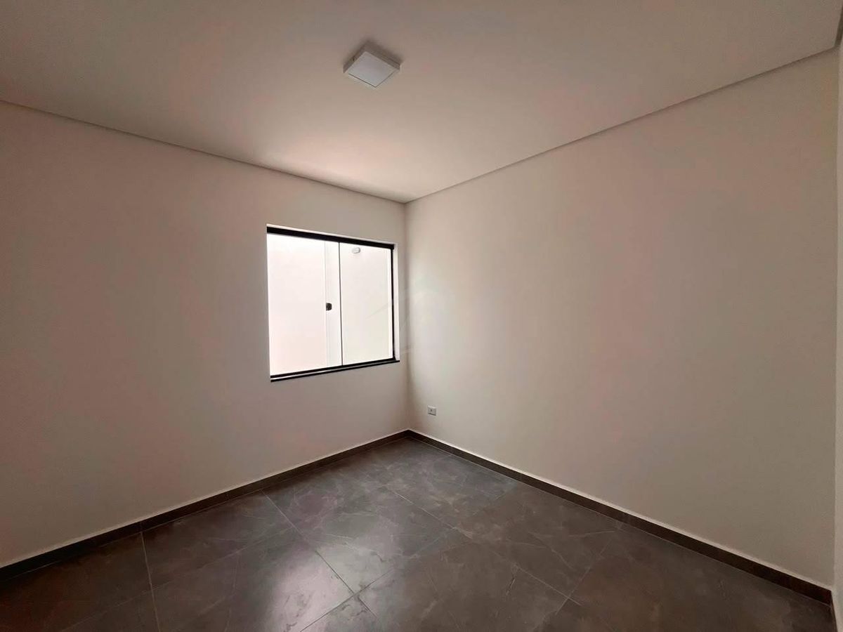 Casa com piscina, 3 quartos sendo 1 suite, bal. Principe