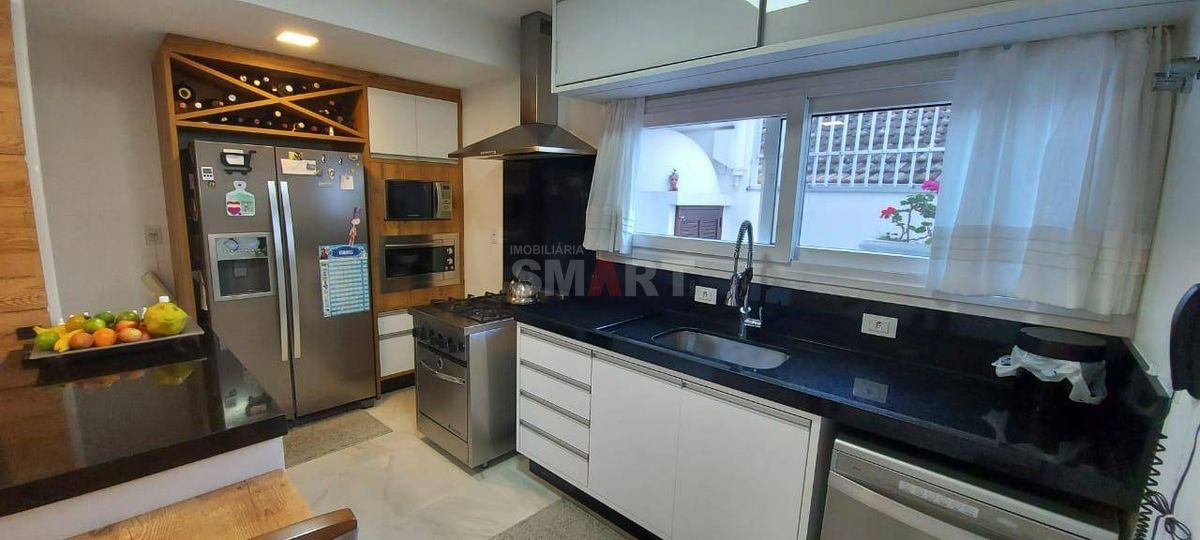 Casa com 4 Suítes no Bairro Nova Brasília
