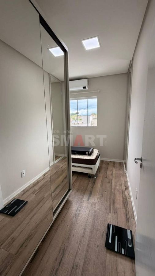 Geminado com 3 quartos mobiliado