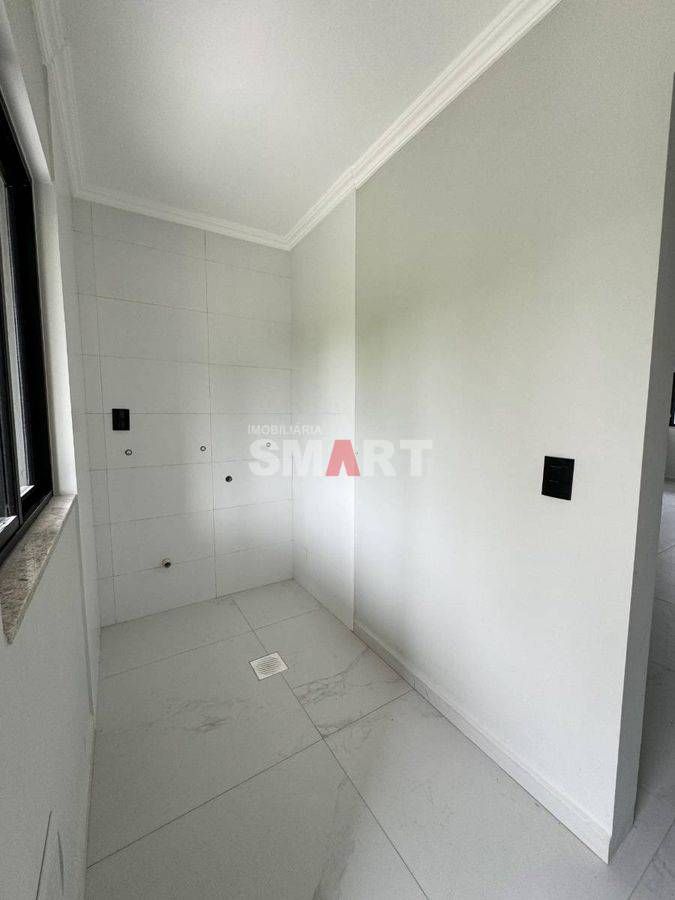 Casa Geminada com 1 Suíte + 2 Quartos e Amplo Espaço de Fundos