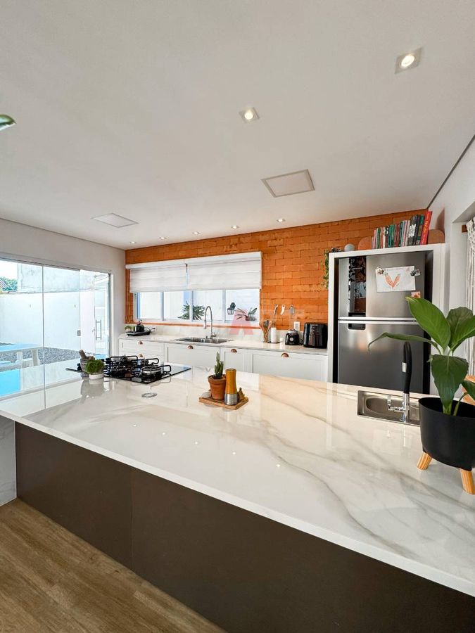 Ampla casa Mobiliada com 1 Suíte com Closet + 2 Quartos no São Luís