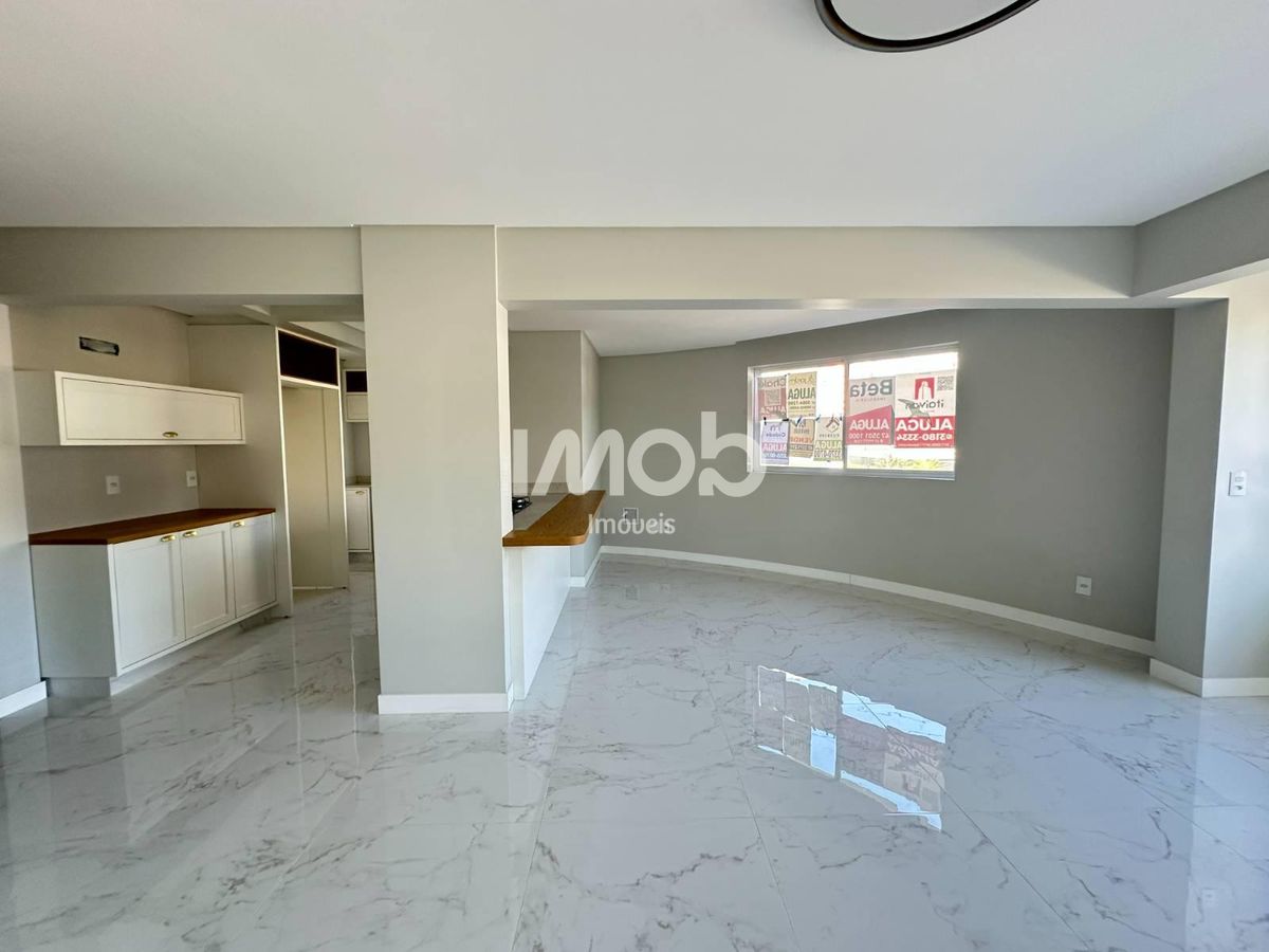 Apartamento com 3 suítes, centro