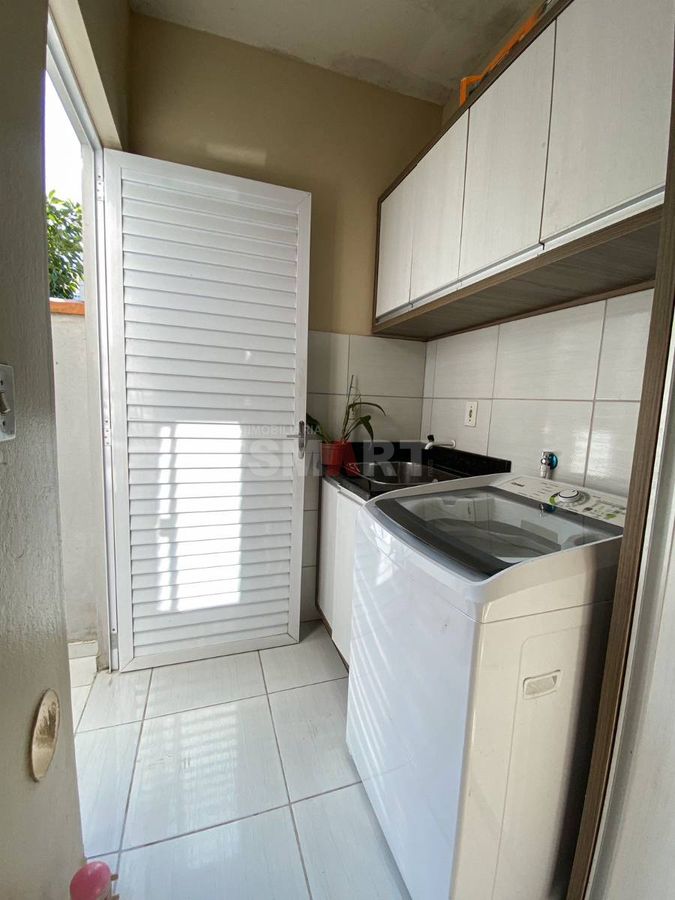 Apartamento Semimobiliado com 2 Quartos no Rau
