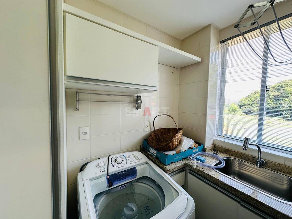 Apartamento 3 quartos (1 suíte) semimobiliado com 2 vagas de garagem e elevador