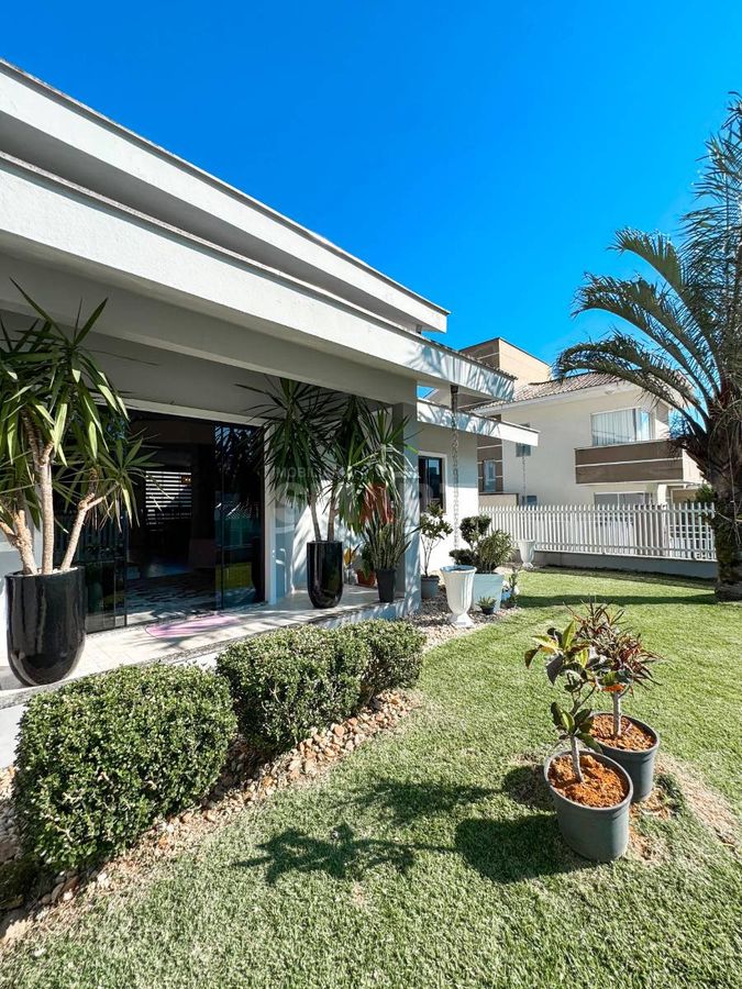 Casa na Ilha da Figueira com Suíte + 02 Dormitórios, Piscina e Área de Festa