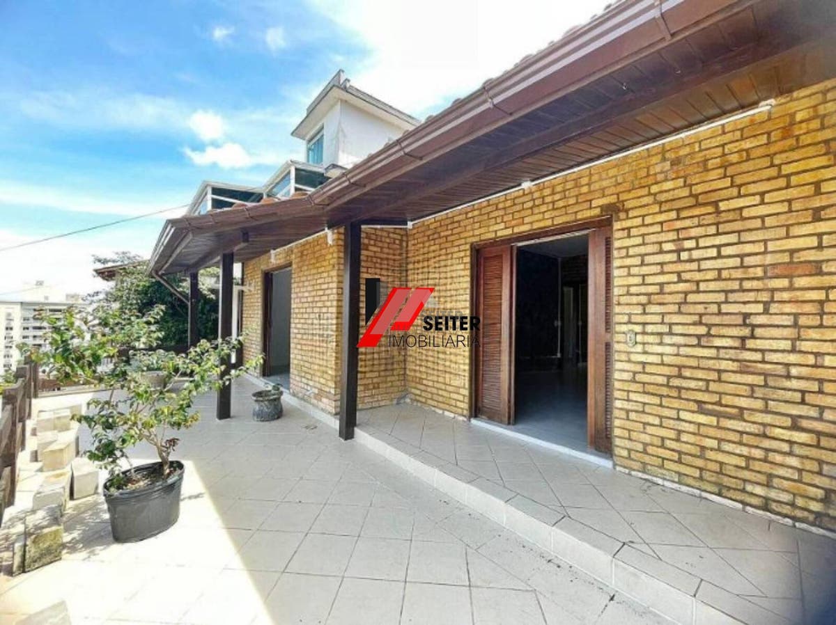 Casa para alugar no Itacorubi com 3 quartos