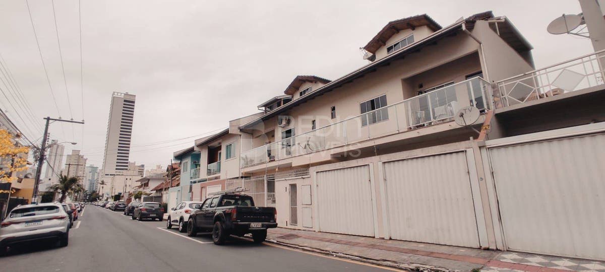 Casa de 8 quartos, 410m² no bairro Centro, em Balneário Camboriú | Eu Corretor