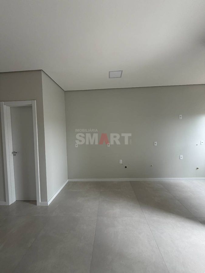 Geminado novo com 2 suítes ou 1 Suíte + 2 Quartos em Local Calmo