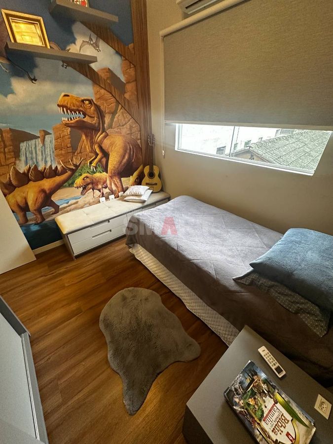Geminado com 3 quartos e piscina semimobiliado