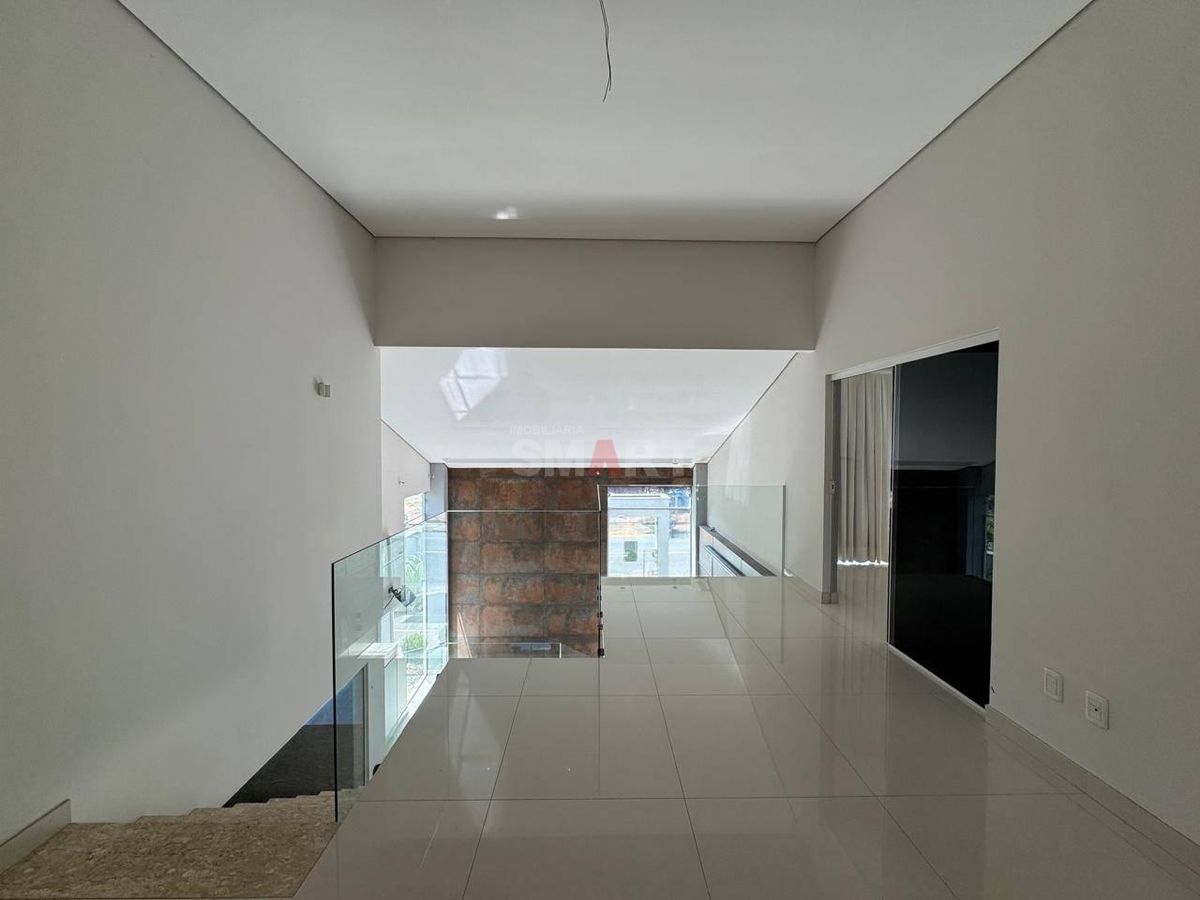 Casa no Centro de Jaraguá do Sul à Venda com Quatro Suítes sendo Uma Master