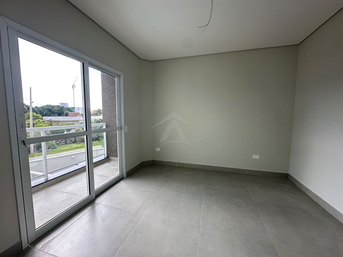 Sobrado com piscina, 3 suítes, bal. Mariluz