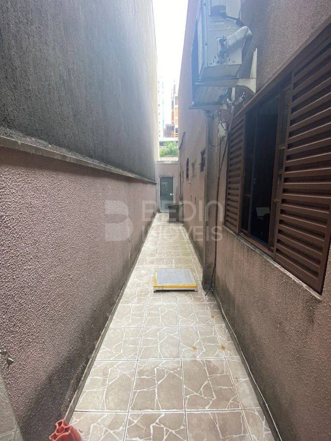 Sala Comercial de 350m² no bairro Centro, em Balneário Camboriú | Eu Corretor