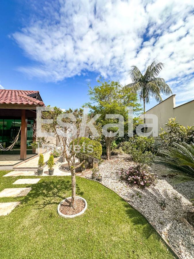 Casa Alto Padrão Semi-Mobiliada e com Piscina Vila Nova - Jaraguá do Sul