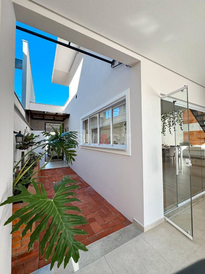 Ampla casa Mobiliada com 1 Suíte com Closet + 2 Quartos no São Luís