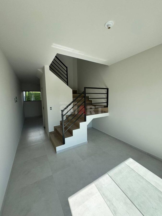 Casa Geminada Duplex com 02 Quartos no Jaraguá 99