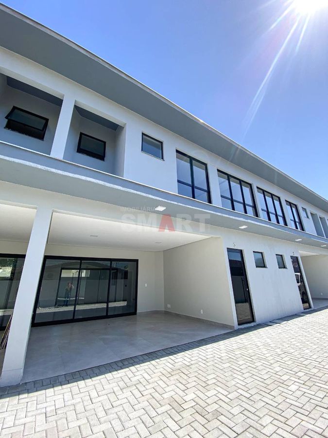 Geminado Duplex com 3 Suítes no bairro Ilha da Figueira