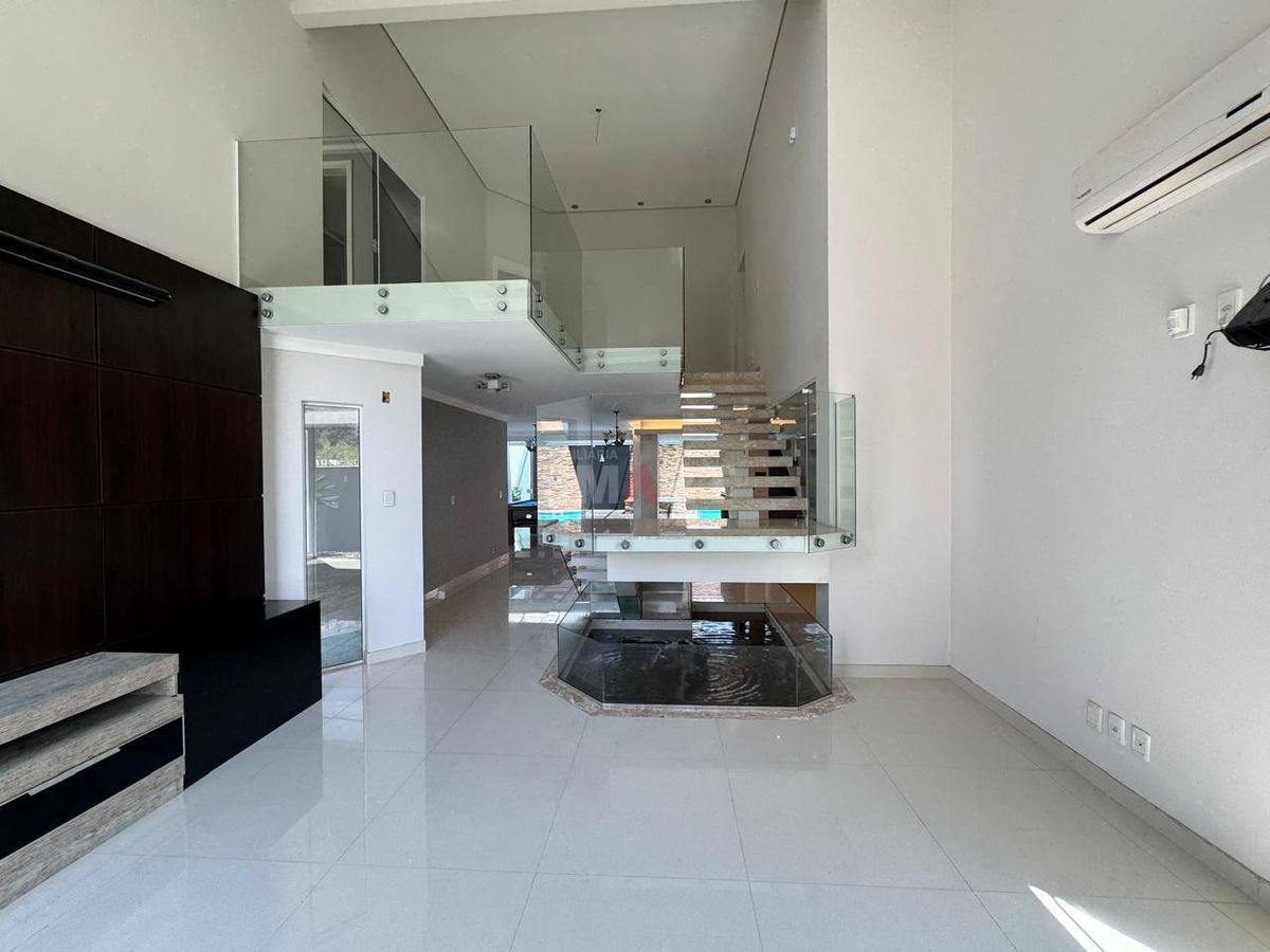 Casa no Centro de Jaraguá do Sul à Venda com Quatro Suítes sendo Uma Master