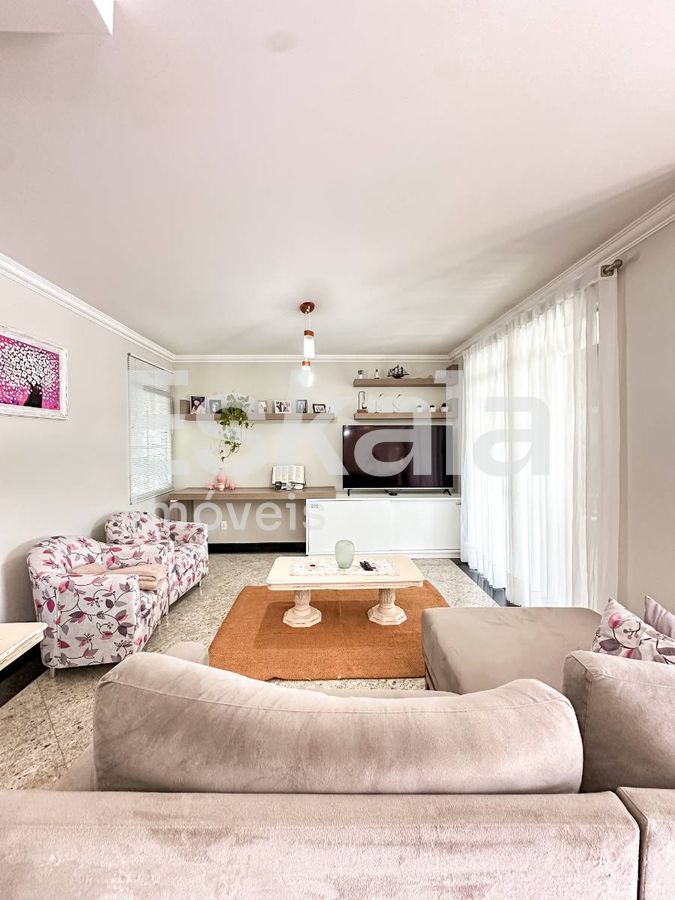 Casa Alto Padrão Semi-Mobiliada e com Piscina Vila Nova - Jaraguá do Sul