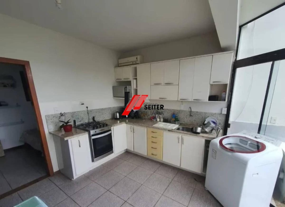 Casa à venda 350m² 6 dormitórios 2 suítes 3 vagas de garagem