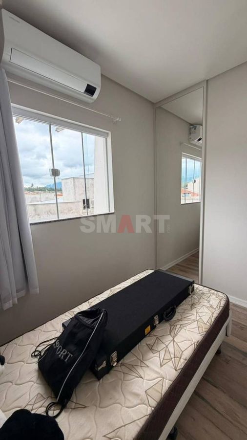 Geminado com 3 quartos mobiliado