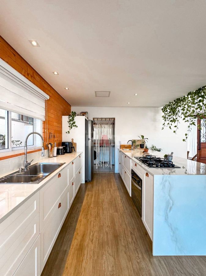 Ampla casa Mobiliada com 1 Suíte com Closet + 2 Quartos no São Luís