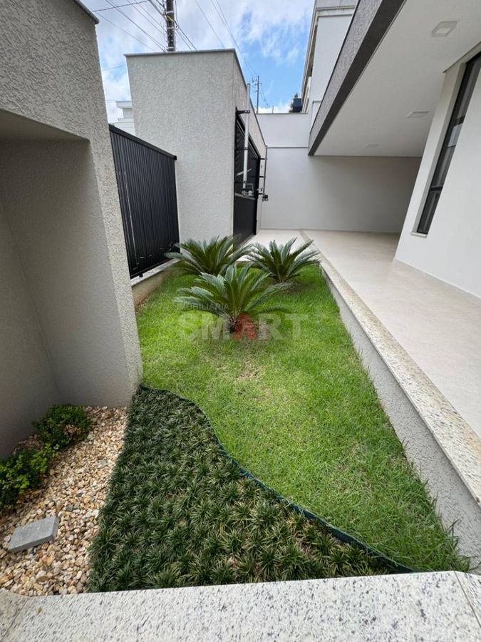Casa com 03 Suítes à Venda no bairro Amizade