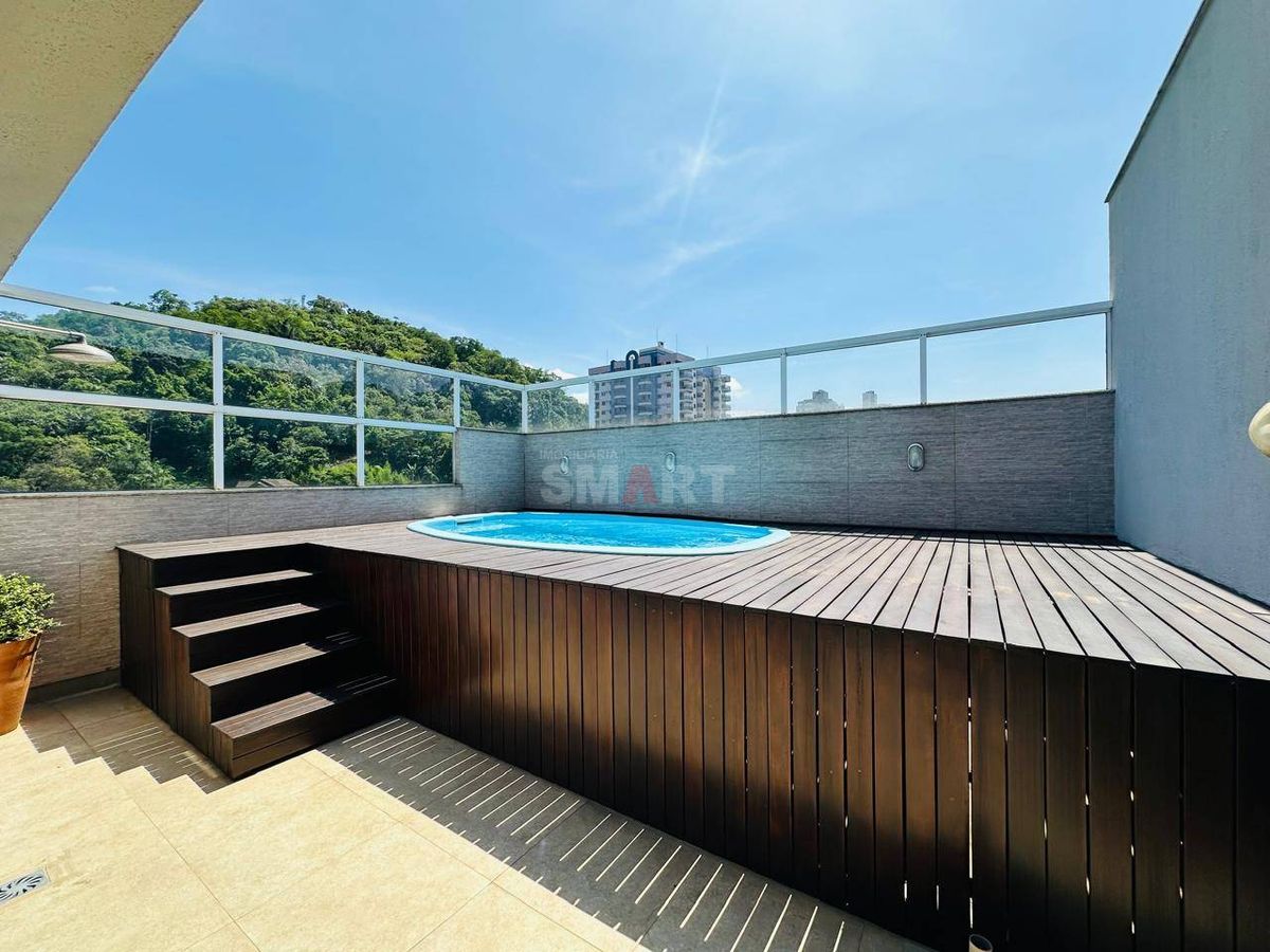 Apartamento 3 quartos (1 suíte) semimobiliado com 2 vagas de garagem e elevador