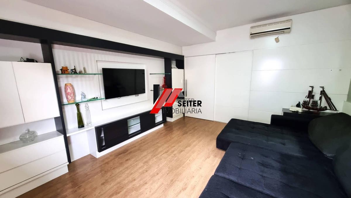 Casa mobiliada à venda em condomínio fechado no Bairro Monte Verde em Florianópolis com 4 quartos sendo 3 suítes